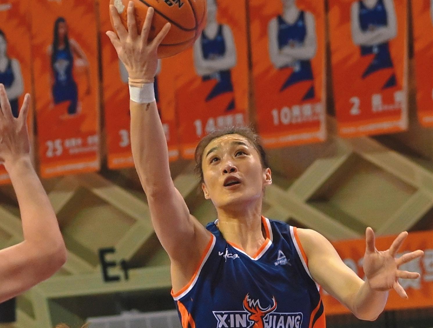 多多28-轰22+7！中国女篮32岁1米85悍将崛起：宫帅该带李梦最佳替身？